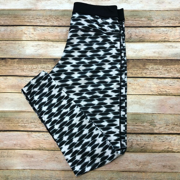 Nike Pants - Nike Essential Dri-Fit Leggings